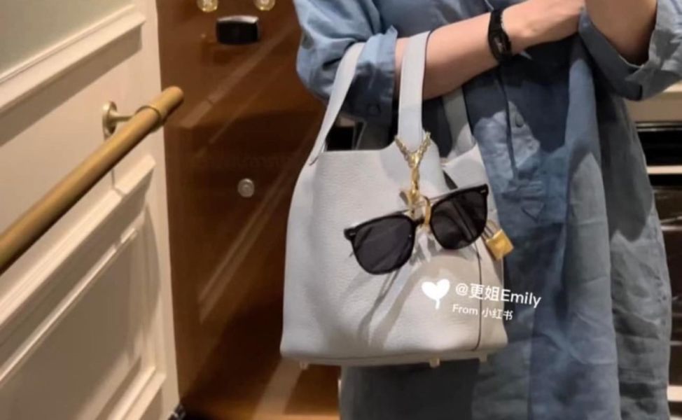 HERMES 人氣款手套夾/吊飾/眼鏡夾 玫瑰金色 buywithada,france,全球代購,歐洲,exquisite,quality goods,posh,fancy,luxurious
