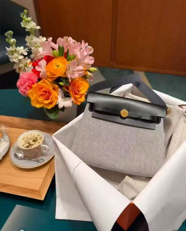 Hermes Mini herbag 熊貓黑白拼色金釦 buywithada,france,全球代購,歐洲,exquisite,quality goods,posh,fancy,luxurious