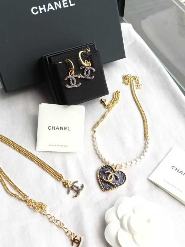 CHANEL 24P 牛仔CC耳墜/耳針 現貨 buywithada,france,全球代購,歐洲,exquisite,quality goods,posh,fancy,luxurious