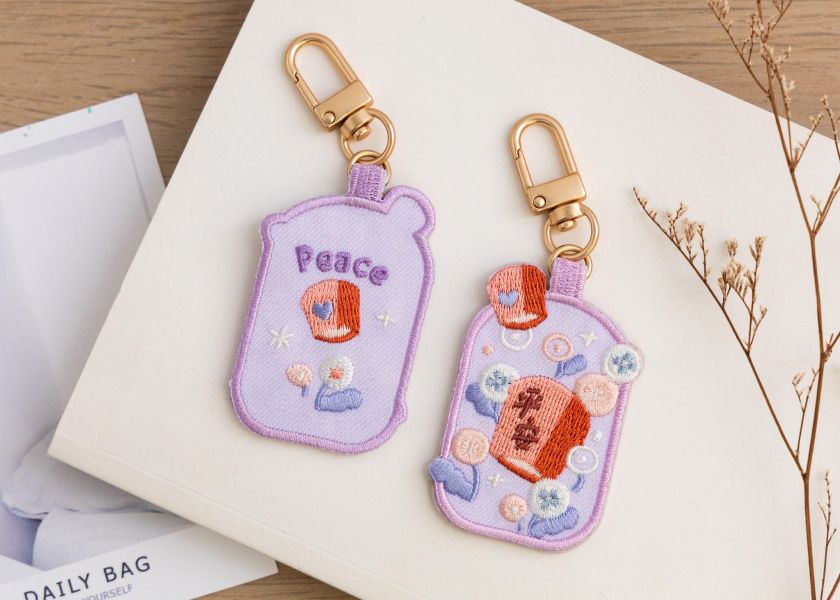 【夕暮天燈-花繪吊飾】吊飾 / 掛飾 刺繡,包包配件,可愛 ,吊飾
掛飾 ,送禮