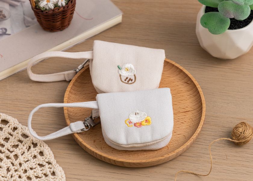 【小籠包花花-花伴小掛包】生活配件 / 小鏡子 刺繡,化妝鏡,可愛,吊飾,天燈,小鏡子,療癒,
送禮,配件,隨身鏡