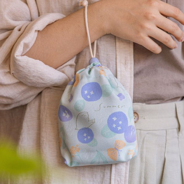 【夏之雨-束口袋】小物收納 / 萬用袋 Drawstring pouch 束口袋,生理包,小物袋,收納袋,隨身包袋,原創印花,夏之雨,禮物,婚禮小物,
