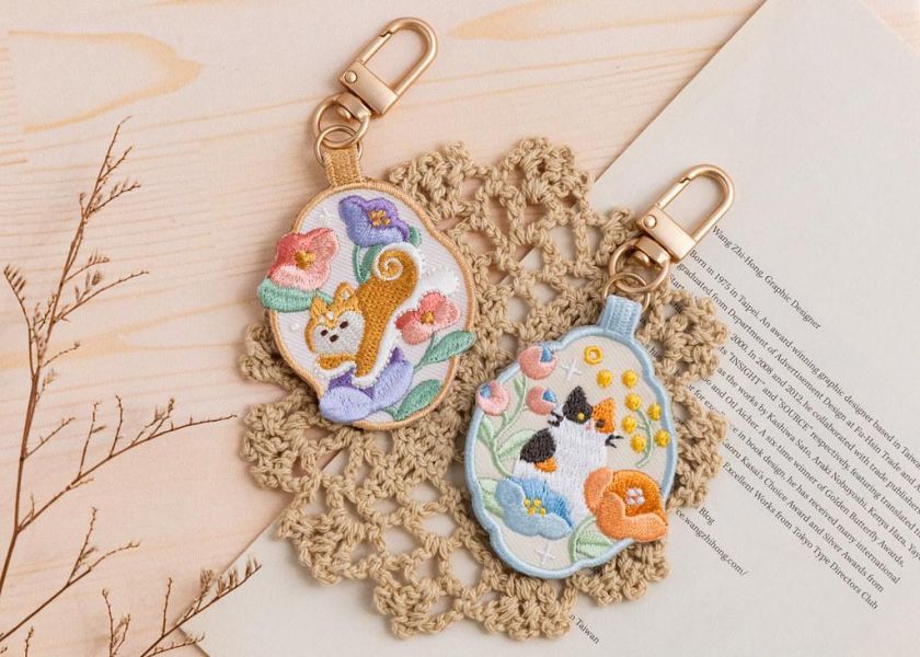 【柴犬躍花-花繪吊飾】吊飾 / 掛飾 刺繡,包包配件,可愛 ,吊飾
掛飾 ,送禮