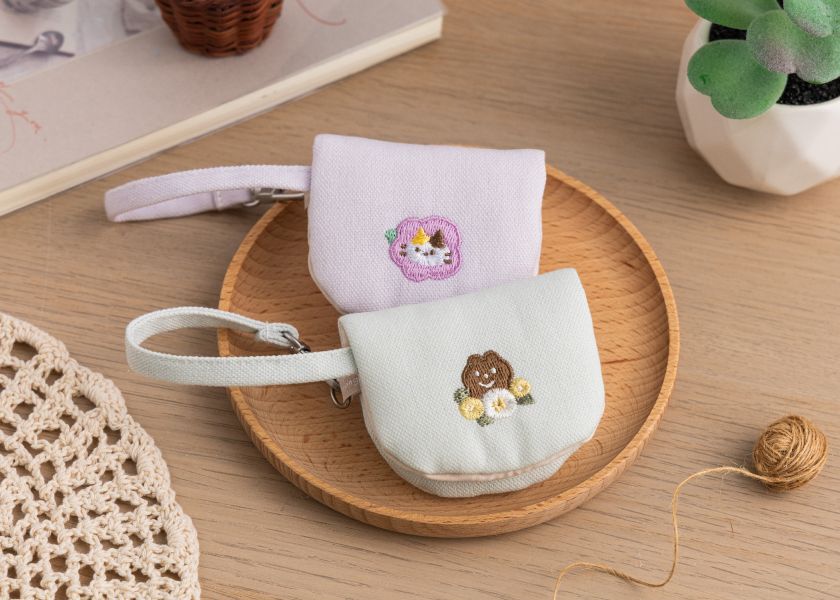 【黑熊賞春-花伴小掛包】生活配件 / 小鏡子 刺繡,化妝鏡,可愛,吊飾,天燈,小鏡子,療癒,
送禮,配件,隨身鏡