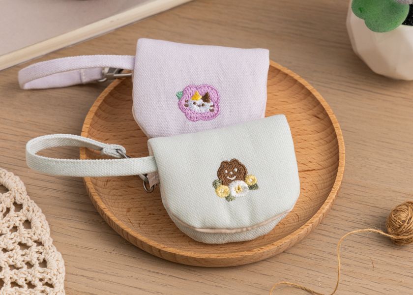 【貓兒戲花-花伴小掛包】生活配件 / 小鏡子 刺繡,化妝鏡,可愛,吊飾,天燈,小鏡子,療癒,
送禮,配件,隨身鏡