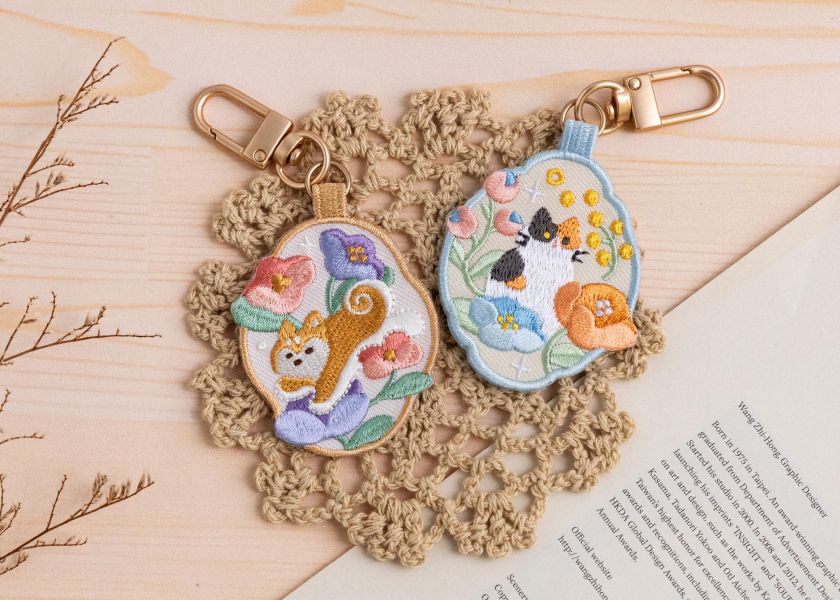 【春日花貓-花繪吊飾】吊飾 / 掛飾 刺繡,包包配件,可愛 ,吊飾
掛飾 ,送禮