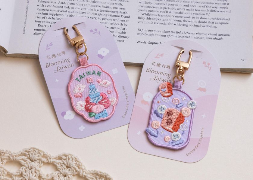 【夕暮天燈-花繪吊飾】吊飾 / 掛飾 刺繡,包包配件,可愛 ,吊飾
掛飾 ,送禮