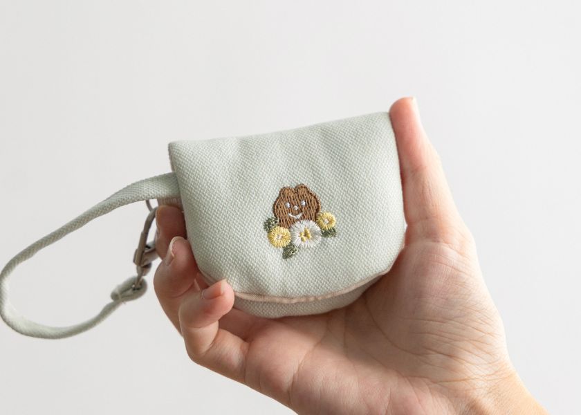 【黑熊賞春-花伴小掛包】生活配件 / 小鏡子 刺繡,化妝鏡,可愛,吊飾,天燈,小鏡子,療癒,
送禮,配件,隨身鏡