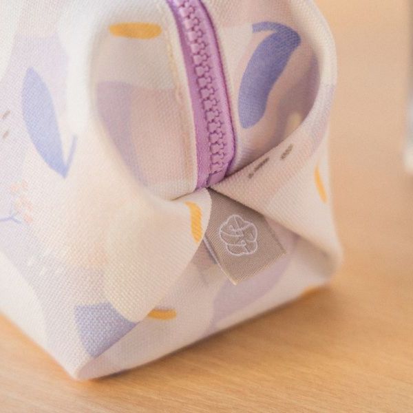 【海芋-粉紫-化妝包】大容量 / 收納包 Cosmetic bag 化妝包,小物袋,收納袋,隨身包袋,原創印花,海芋,禮物,母親節禮物,生日禮物