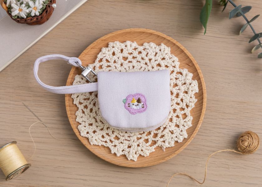 【貓兒戲花-花伴小掛包】生活配件 / 小鏡子 刺繡,化妝鏡,可愛,吊飾,天燈,小鏡子,療癒,
送禮,配件,隨身鏡