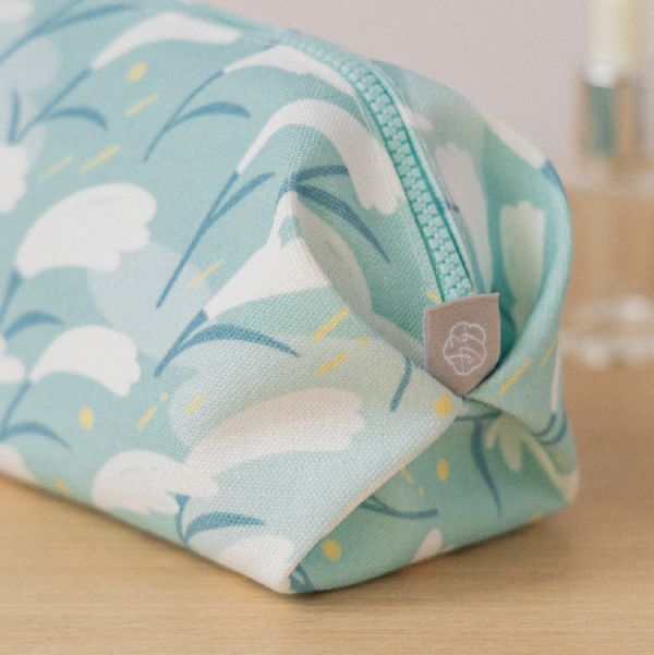 【芒花-湖藍-化妝包】大容量 / 收納包 Cosmetic bag 化妝包,小物袋,收納袋,隨身包袋,原創印花,芒花,芒草,禮物,母親節禮物,生日禮物