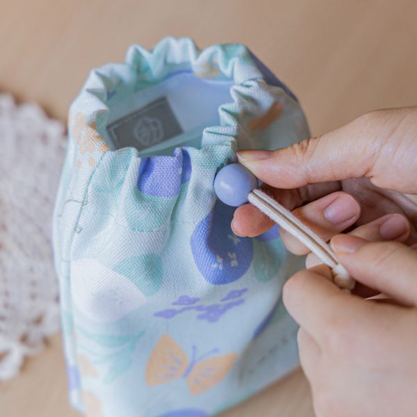 【夏之雨-束口袋】小物收納 / 萬用袋 Drawstring pouch 束口袋,生理包,小物袋,收納袋,隨身包袋,原創印花,夏之雨,禮物,婚禮小物,