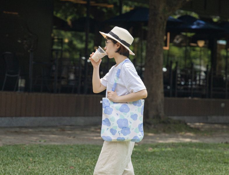 【牽牛花-圓底肩背袋】大容量 / 印花提袋 原創印花,牽牛花,禮物,生日禮物,收納,收納袋,外出袋,購物袋,手提袋,肩背袋