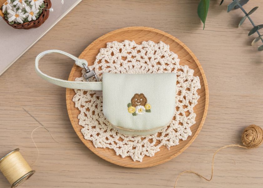 【黑熊賞春-花伴小掛包】生活配件 / 小鏡子 刺繡,化妝鏡,可愛,吊飾,天燈,小鏡子,療癒,
送禮,配件,隨身鏡