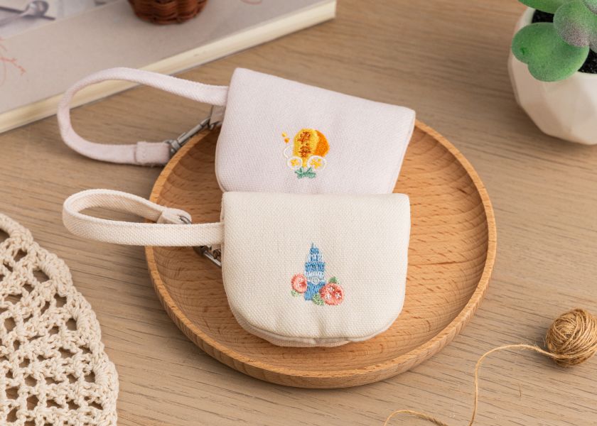 【花綻天燈-花伴小掛包】生活配件 / 小鏡子 刺繡,化妝鏡,可愛,吊飾,天燈,小鏡子,療癒,
送禮,配件,隨身鏡