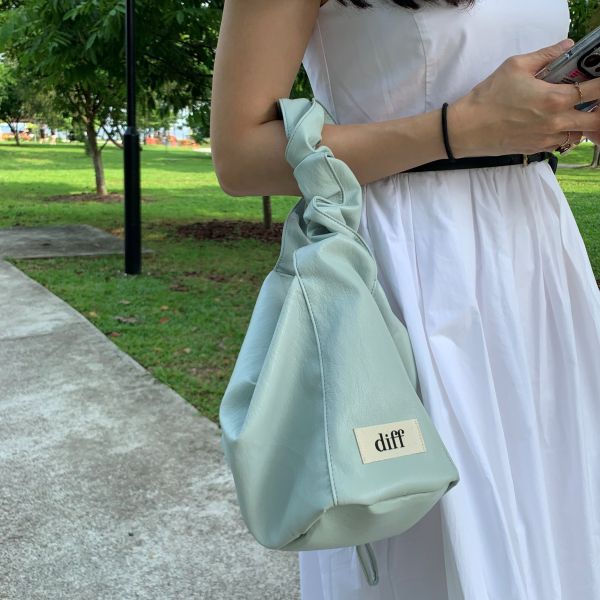 (薄荷灰) 韓國 Diff Medium Bag Soft mint gray 柔軟生態皮革包 羊皮觸感 肩背包 托特包 Diff,韓國包包,單肩袋,Hobo包,韓星包包,流浪包,Made in Korea,韓國設計師包包品牌