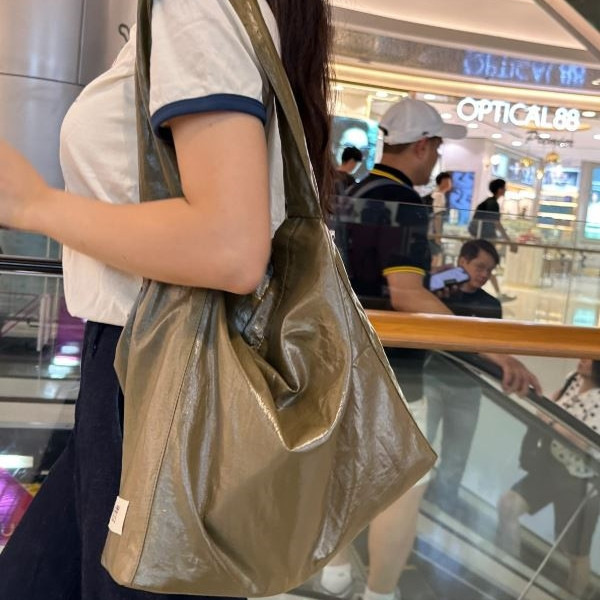 (卡其) 韓國 Diff Large Silky Bag khaki絲光緞面大款 肩背包 托特包 Diff,韓國包包,單肩袋,斜背包,韓星包包,流浪包,Made in Korea,韓國設計師包包品牌