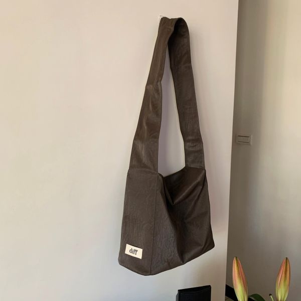 (棕色) 韓國 Diff Cross Large Bag Velvet brown 柔軟絲絨包 肩背包 托特包 斜背包 Diff,韓國包包,單肩袋,斜背包,韓星包包,流浪包,Made in Korea,韓國設計師包包品牌