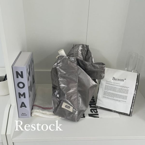 (灰色) 韓國 Diff Large Bag Satin gray 流浪包．啞光緞面大款 肩背包 托特包 Diff,韓國包包,單肩袋,Hobo包,韓星包包,流浪包,Made in Korea,韓國設計師包包品牌