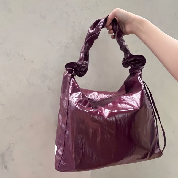 (酒紅) 韓國 Diff Large Silky Bag burgundy 絲光緞面大款 肩背包 托特包 Diff,韓國包包,單肩袋,斜背包,韓星包包,流浪包,Made in Korea,韓國設計師包包品牌