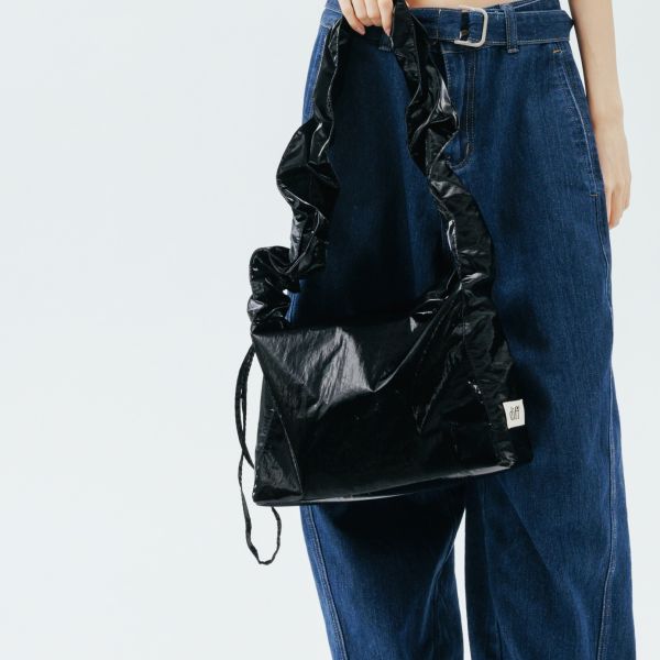 (黑色) 韓國 Diff Medium Cross Satin Bag black 輕旅行包．啞光緞面斜背包 肩背包 托特包 Diff,韓國包包,單肩袋,斜背包,韓星包包,流浪包,Made in Korea,韓國設計師包包品牌
