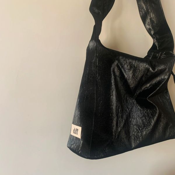 (黑色) 韓國 Diff Cross Large Bag Velvet black 柔軟絲絨包 肩背包 托特包 斜背包 Diff,韓國包包,單肩袋,斜背包,韓星包包,流浪包,Made in Korea,韓國設計師包包品牌