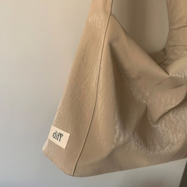 (象牙) 韓國 Diff Cross Large Bag Velvet ivory 柔軟絲絨包 肩背包 托特包 斜背包 Diff,韓國包包,單肩袋,斜背包,韓星包包,流浪包,Made in Korea,韓國設計師包包品牌