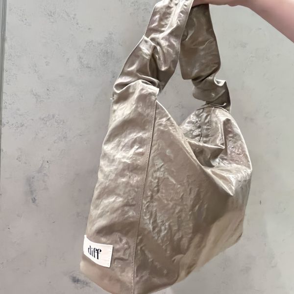 (淺褐) 韓國 Diff Large Silky Bag beige 絲光緞面大款 肩背包 托特包 Diff,韓國包包,單肩袋,斜背包,韓星包包,流浪包,Made in Korea,韓國設計師包包品牌