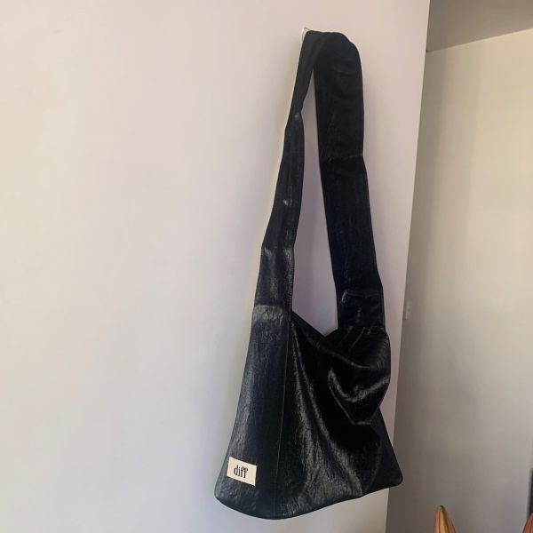 (黑色) 韓國 Diff Cross Large Bag Velvet black 柔軟絲絨包 肩背包 托特包 斜背包 Diff,韓國包包,單肩袋,斜背包,韓星包包,流浪包,Made in Korea,韓國設計師包包品牌