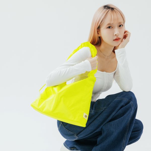 (黃色) 韓國 Diff Large Bag Signature yellow 流浪包霓虹 經典大款 肩背包 托特包 Diff,韓國包包,單肩袋,Hobo包,韓星包包,流浪包,Made in Korea,韓國設計師包包品牌