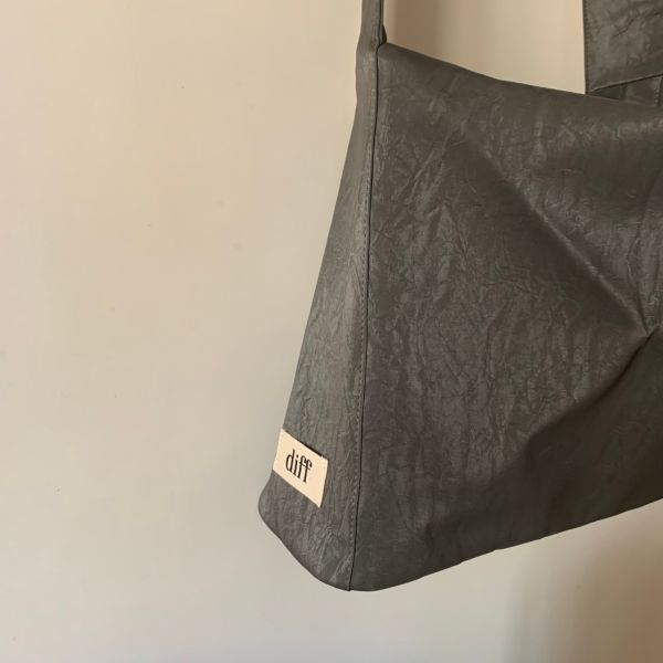 (灰色) 韓國 Diff Cross Large Bag Velvet Gray 柔軟絲絨包 肩背包 托特包 斜背包 Diff,韓國包包,單肩袋,斜背包,韓星包包,流浪包,Made in Korea,韓國設計師包包品牌