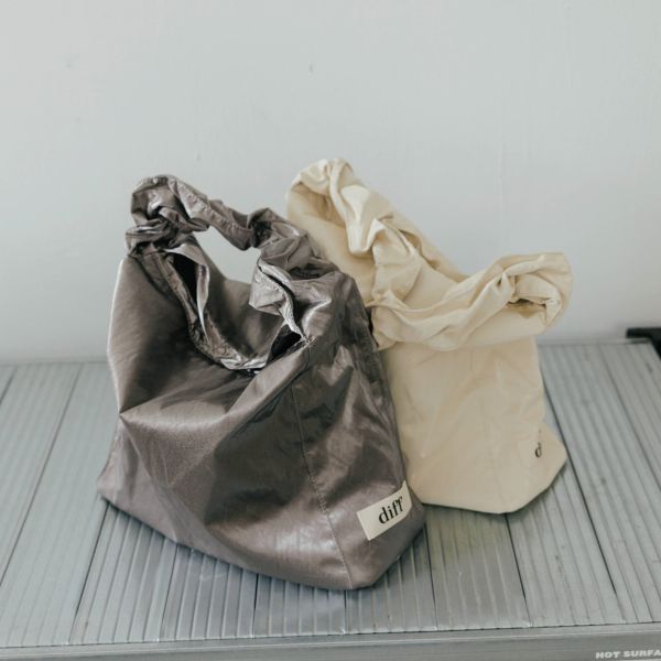 (燕麥色) 韓國 Diff Large Bag Satin oatmeal 流浪包．啞光緞面大款 肩背包 托特包 Diff,韓國包包,單肩袋,Hobo包,韓星包包,流浪包,Made in Korea,韓國設計師包包品牌