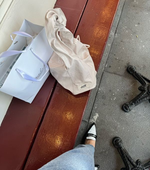 (象牙色) 韓國 Diff Medium Bag Soft ivory 柔軟生態皮革包 羊皮觸感 肩背包 托特包 Diff,韓國包包,單肩袋,Hobo包,韓星包包,流浪包,Made in Korea,韓國設計師包包品牌