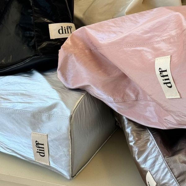 (灰色) 韓國 Diff Large Bag Satin gray 流浪包．啞光緞面大款 肩背包 托特包 Diff,韓國包包,單肩袋,Hobo包,韓星包包,流浪包,Made in Korea,韓國設計師包包品牌