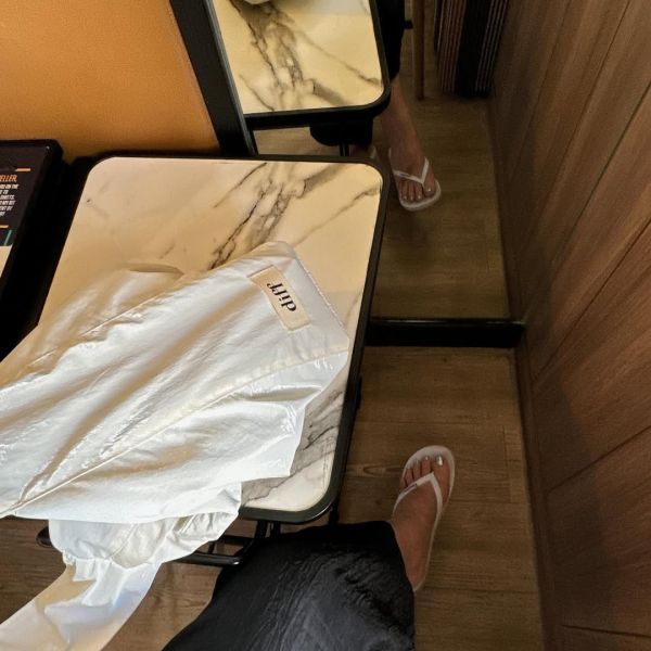 (象牙白) 韓國 Diff Large Bag Satin ivory 流浪包．啞光緞面大款 肩背包 托特包 Diff,韓國包包,單肩袋,Hobo包,韓星包包,流浪包,Made in Korea,韓國設計師包包品牌