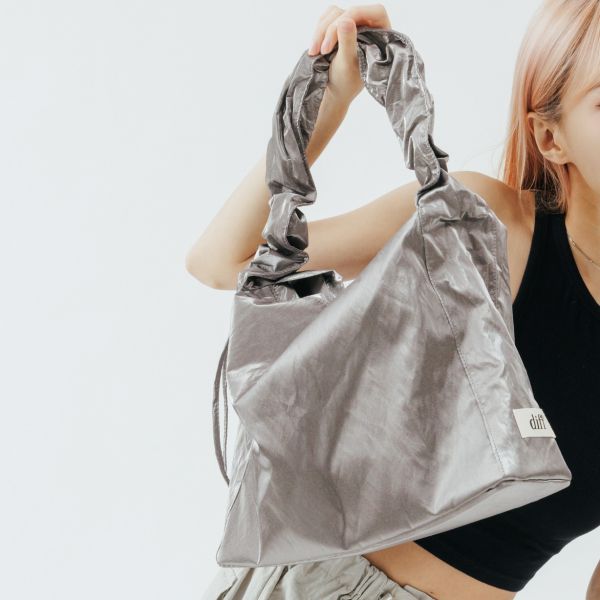 (灰色) 韓國 Diff Large Bag Satin gray 流浪包．啞光緞面大款 肩背包 托特包 Diff,韓國包包,單肩袋,Hobo包,韓星包包,流浪包,Made in Korea,韓國設計師包包品牌