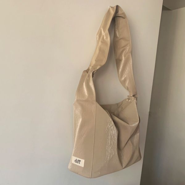 (象牙) 韓國 Diff Cross Large Bag Velvet ivory 柔軟絲絨包 肩背包 托特包 斜背包 Diff,韓國包包,單肩袋,斜背包,韓星包包,流浪包,Made in Korea,韓國設計師包包品牌