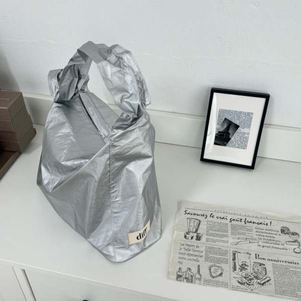 (銀色) 韓國 Diff Large Bag Signature silver 流浪包．經典大款 肩背包 托特包 Diff,韓國包包,單肩袋,Hobo包,韓星包包,流浪包,Made in Korea,韓國設計師包包品牌