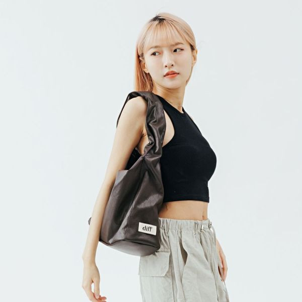 (深褐) Diff Large Bag Soft brown 軟生態皮革包 羊皮觸感 肩背包 托特包 Diff,韓國包包,單肩袋,Hobo包,韓星包包,流浪包,Made in Korea,韓國設計師包包品牌
