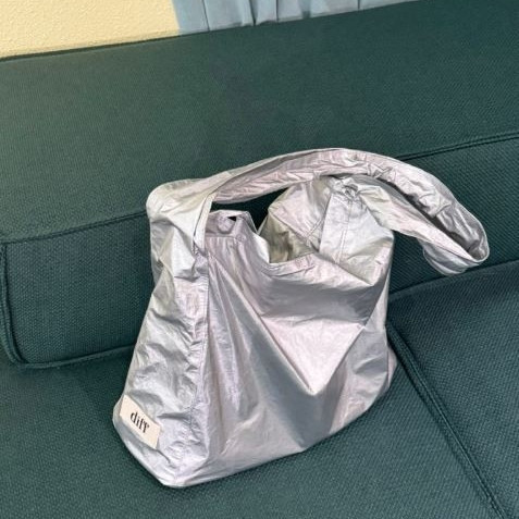 (銀色) 韓國 Diff Large Bag Signature silver 流浪包．經典大款 肩背包 托特包 Diff,韓國包包,單肩袋,Hobo包,韓星包包,流浪包,Made in Korea,韓國設計師包包品牌