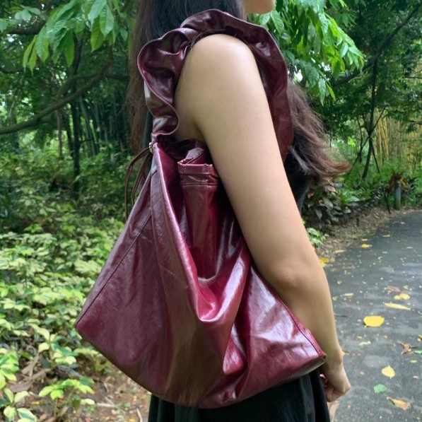 (酒紅) 韓國 Diff Large Silky Bag burgundy 絲光緞面大款 肩背包 托特包 Diff,韓國包包,單肩袋,斜背包,韓星包包,流浪包,Made in Korea,韓國設計師包包品牌
