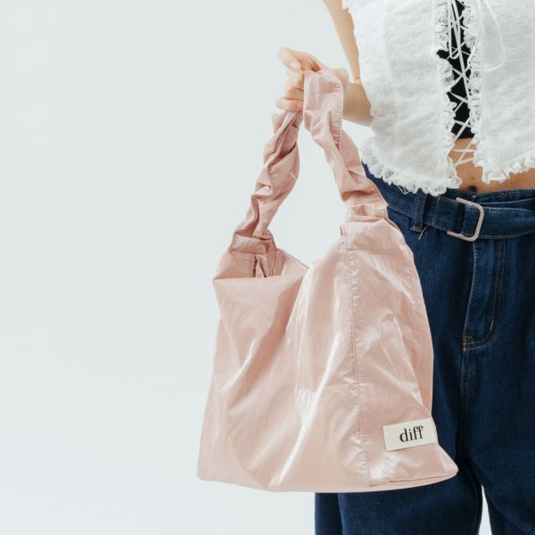 (金粉) 韓國 Diff Large Bag Satin indie pink 流浪包．啞光緞面大款 肩背包 托特包 Diff,韓國包包,單肩袋,Hobo包,韓星包包,流浪包,Made in Korea,韓國設計師包包品牌