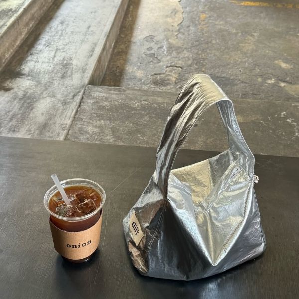 (閃耀銀) 韓國 Diff Hobo Bag Shine silver 流浪包．閃耀款 肩背包 托特包 Diff,韓國包包,單肩袋,Hobo包,韓星包包,流浪包,Made in Korea,韓國設計師包包品牌