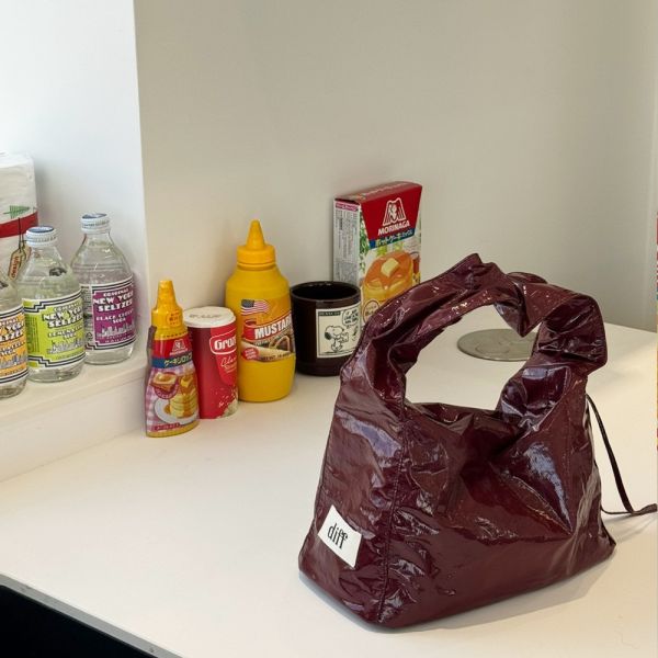 (酒紅) 韓國 Diff Hobo Bag Shine burgundy 流浪包．閃耀款 肩背包 托特包 Diff,韓國包包,單肩袋,Hobo包,韓星包包,流浪包,Korea design,韓國設計師包包品牌