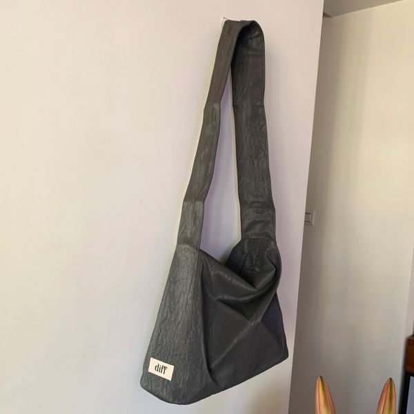 (灰色) 韓國 Diff Cross Large Bag Velvet Gray 柔軟絲絨包 肩背包 托特包 斜背包 Diff,韓國包包,單肩袋,斜背包,韓星包包,流浪包,Made in Korea,韓國設計師包包品牌