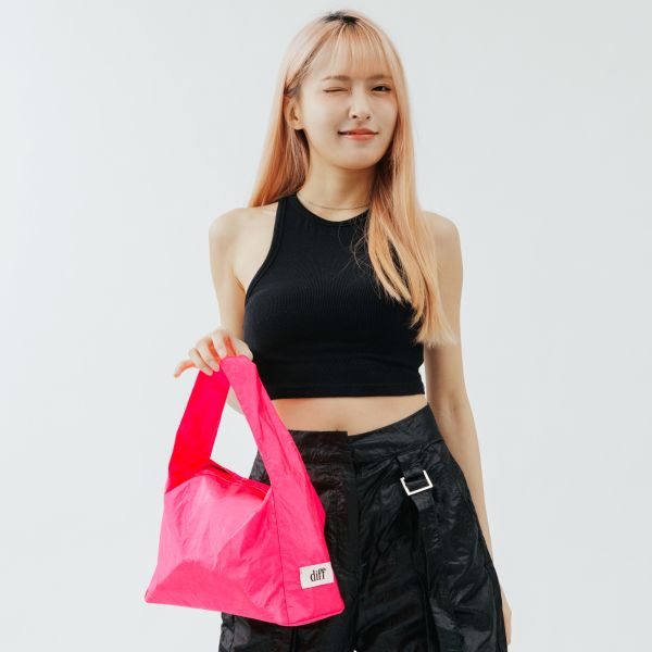 (霓虹粉) 韓國 Diff Hobo Bag Signature neon pink 流浪包霓虹 肩背包 托特包 Diff,韓國包包,單肩袋,Hobo包,韓星包包,流浪包,Made in Korea,韓國設計師包包品牌