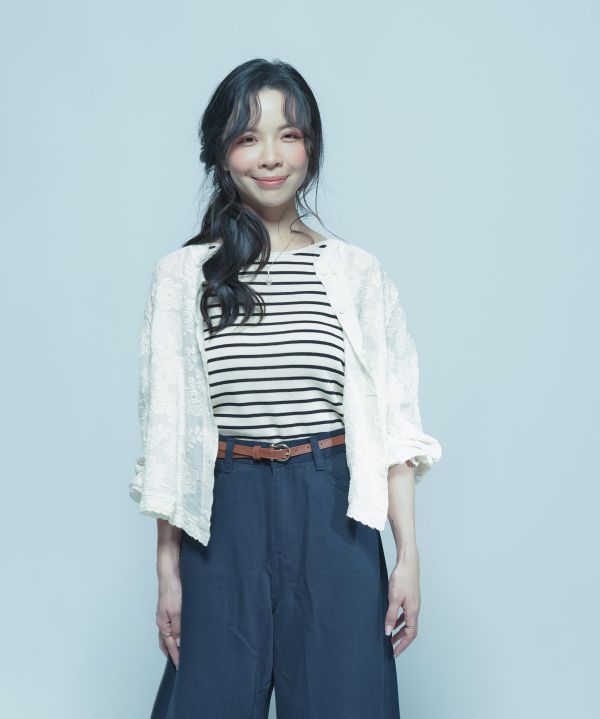 ZinD [ SALE 小圓花瓣蕾絲花精緻排釦衫 ] 米杏 2608171 (shihslica) ZinD,zind,ZD,zooindrawer,zoo in 抽屜,動物園,丹寧,外套,外套富翁,洋裝,韓國襪子,年終慶,雙11,雙12,黑五,百搭,合購價,自訂,春裝,Tshirt,首爾