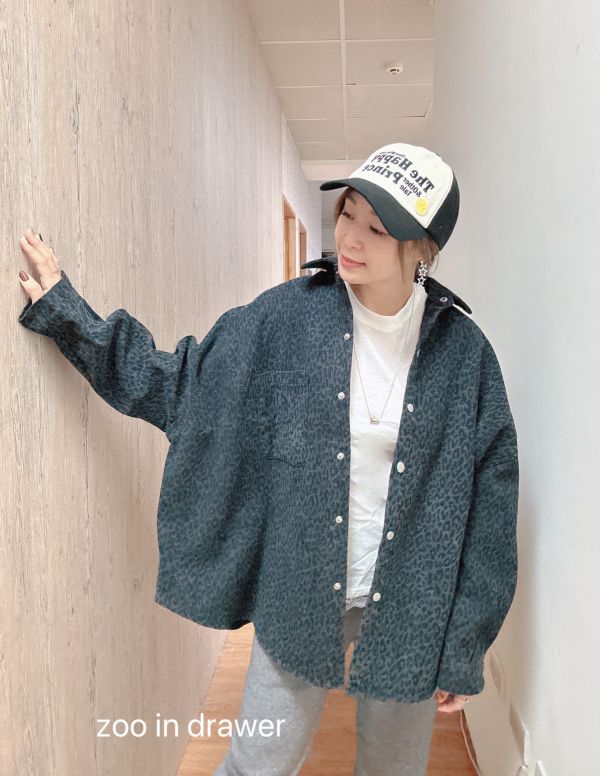 ZinD [ 水洗小豹紋內絨毛襯衫外套 ] 炭灰 2511293 (shihslica) ZinD,zind,ZD,zooindrawer,zoo in drawer,抽屜動物園,丹寧,牛仔外套,外套富翁,洋裝,韓國襪子