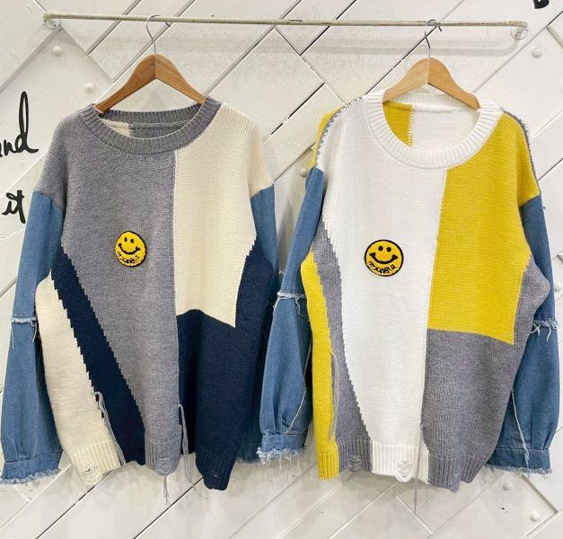 ZinD [ 人氣再版：拼丹寧袖微笑針織毛衣 ] 2色2511210 ZinD,zind,ZD,zooindrawer,zoo in drawer,抽屜動物園,丹寧,牛仔外套,外套富翁,洋裝,韓國襪子