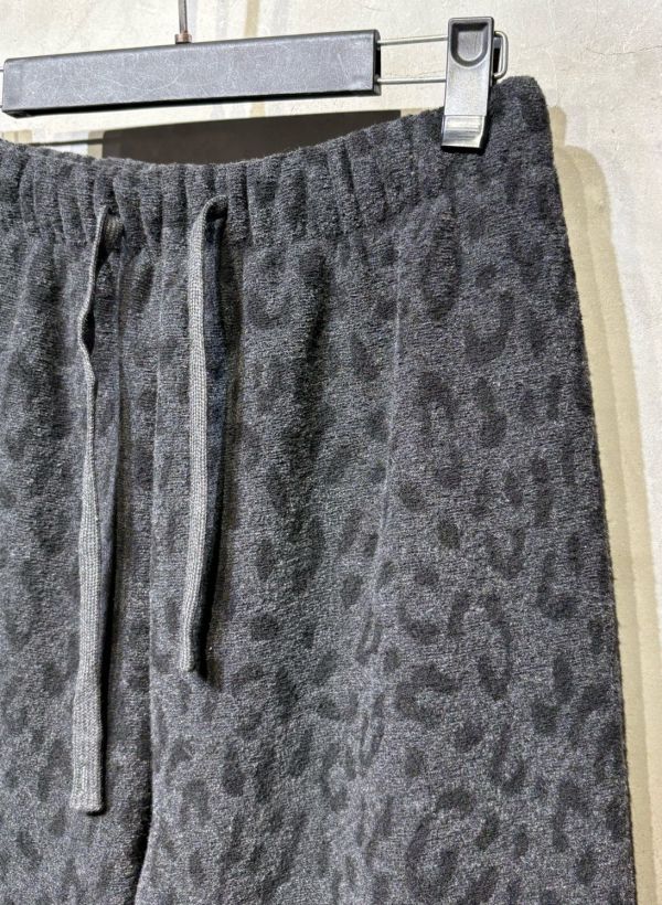 ZinD [ 豹紋內刷細絨休閒褲 ] 百搭炭灰 2512121 (shihslica) ZinD,zind,ZD,zooindrawer,zoo in drawer,抽屜動物園,丹寧,牛仔外套,外套富翁,洋裝,韓國襪子,年終慶,雙11,雙12,黑五,週年慶,合購價,自訂款,豹紋